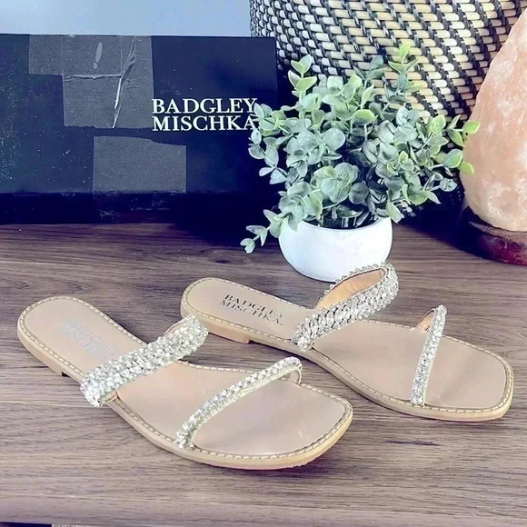 💖BRAND NEW! Badgley Mischka Thina Flat Jeweled Sandal - Picture 1 of 5